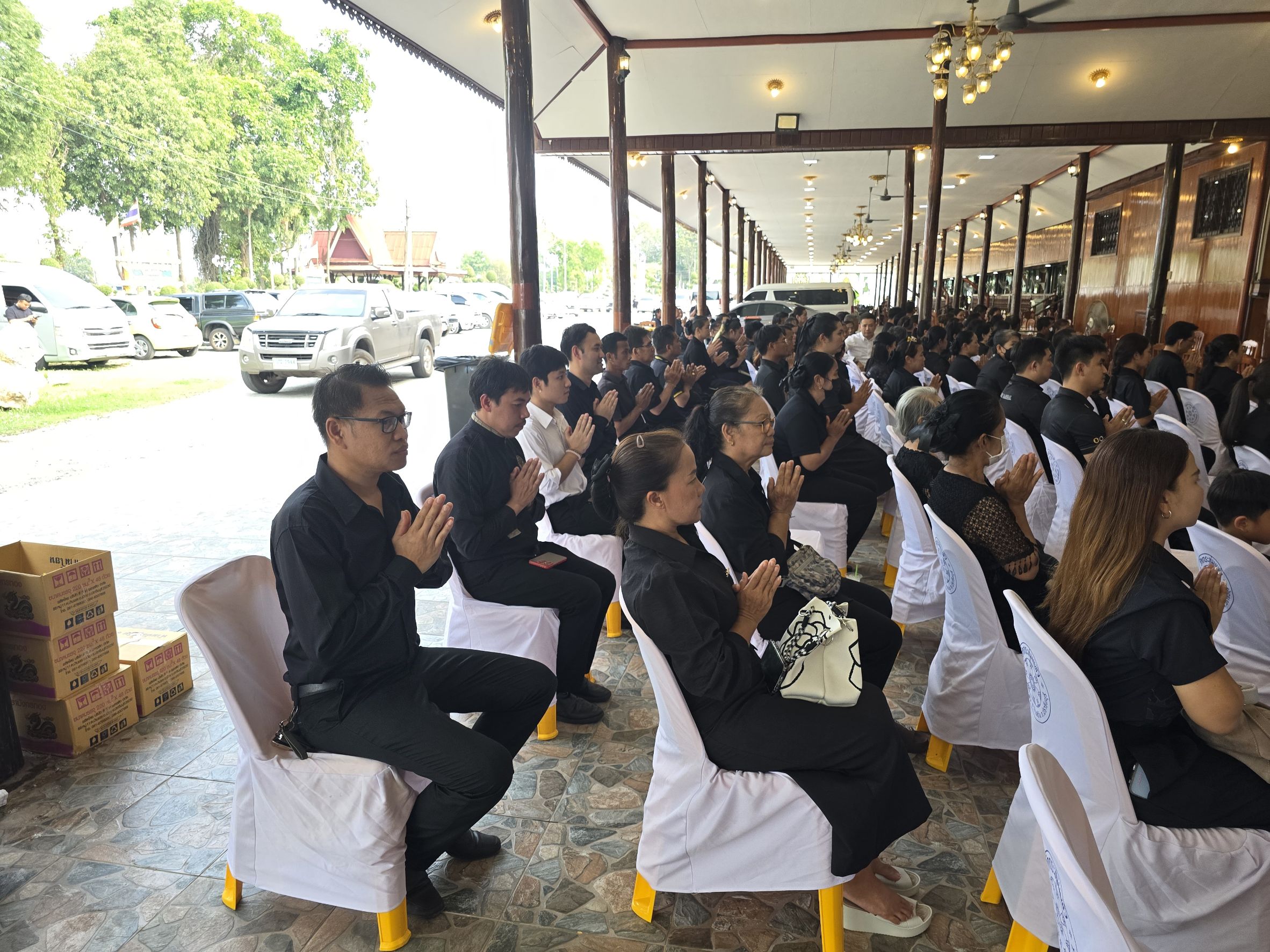 title - วันที่ 24 เมษายน 2569 เวลา 15.30 น. นายวิทูล ประดิษฐบุญ ปฏิรูปที่ดินจังหวัดปราจีนบุรี มอบหมายให้ เจ้าหน้าที่ ส.ป.ก.ปราจีนบุรี เข้าร่วม พิธีสวดพระพุทธมนต์และเจริญจิตตภาวนา เพื่อน้อมอุทิศถวายเป็นพระราชกุศลแด่ สมเด็จพระนางเจ้าสิริกิติ์ พระบรมราชินีนาถ พระบรมราชชนนีพันปีหลวง